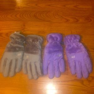 Girls double pair of Head brand snow gloves.